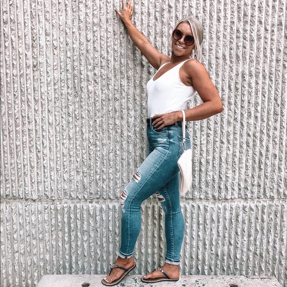 Meet your Posher, Taylor - Picture 2 of 2